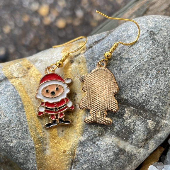 3/15 Handmade Christmas Santa Enamel & Goldtone Earrings w Hypoallergenic Hooks - Picture 2 of 2